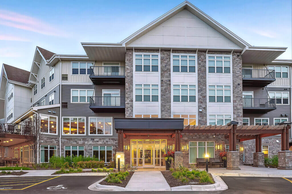 ALE-gallery-building-entrance-lit